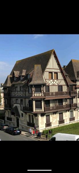 2 pièces pour 4 À côté Grand Hôtel et plage